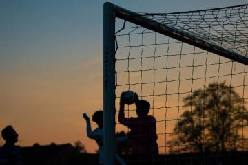 甲亢哥预言葡萄牙夺冠遭驱逐，首战爆冷崩溃离场（配图示意）